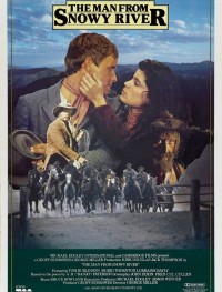 Мужчина с заснеженной реки